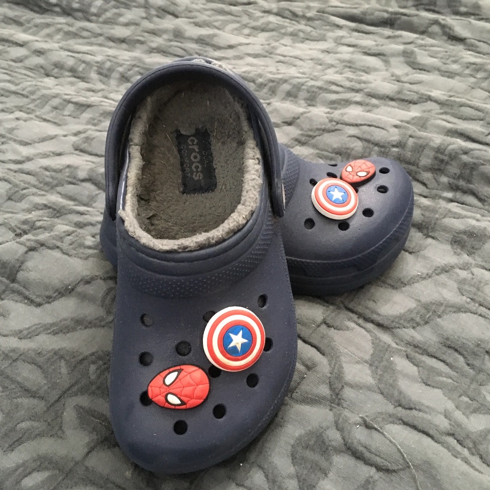 Crocs fur lined boys size 10